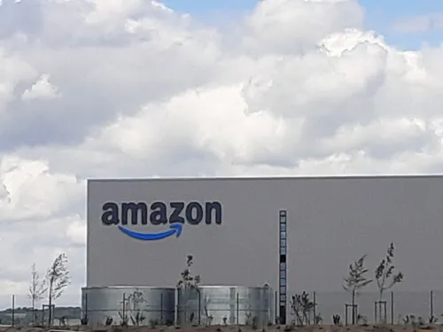 Amazon en Lorraine : la bâtiment situé à Augny possède son logo
